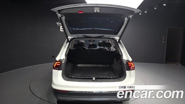 Volkswagen Tiguan Allspace 2.0 TDI Prestige 2018 — фото 20