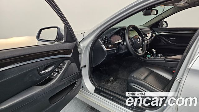 BMW 5 Series (F10) 528i 2014 — фото 10