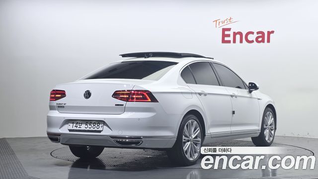 Volkswagen Passat GT (B8) 2.0 TDI 4Motion Prestige 2018 — фото 2