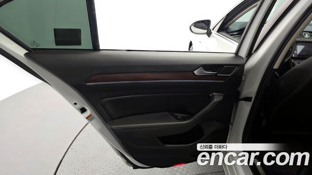 Volkswagen Passat GT (B8) 2.0 TDI 4Motion Prestige 2018 — фото 25