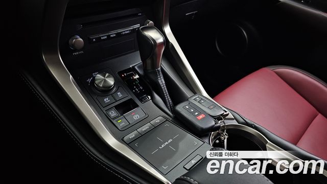 Lexus NX300h Supreme 2019 — фото 9