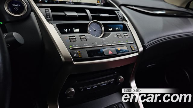 Lexus NX300h Supreme 2019 — фото 18