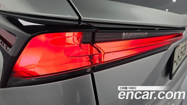 Lexus NX300h Supreme 2019 — фото 23