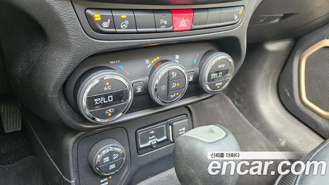 Jeep Renegade 2.0 Diesel Longitude AWD 2017 — фото 22