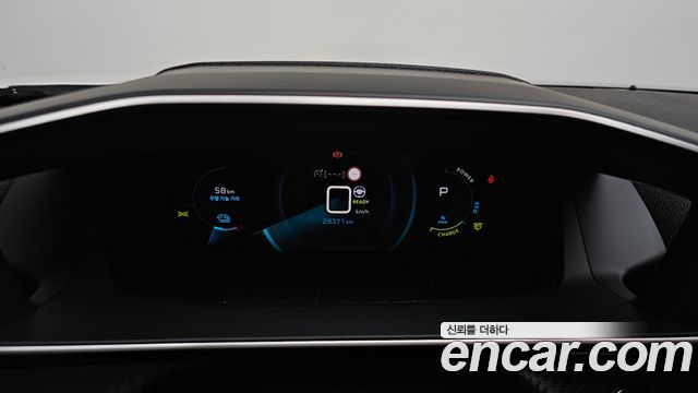 Peugeot e-2008 (II) EV GT 2023 — фото 8