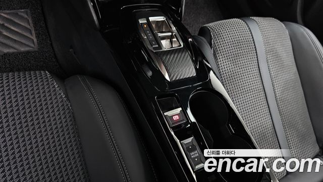 Peugeot e-2008 (II) EV GT 2023 — фото 9