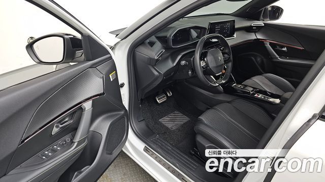 Peugeot e-2008 (II) EV GT 2023 — фото 10