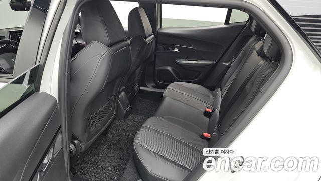 Peugeot e-2008 (II) EV GT 2023 — фото 12