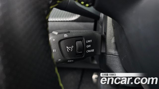 Peugeot e-2008 (II) EV GT 2023 — фото 18