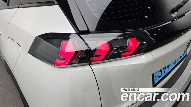 Peugeot e-2008 (II) EV GT 2023 — фото 23