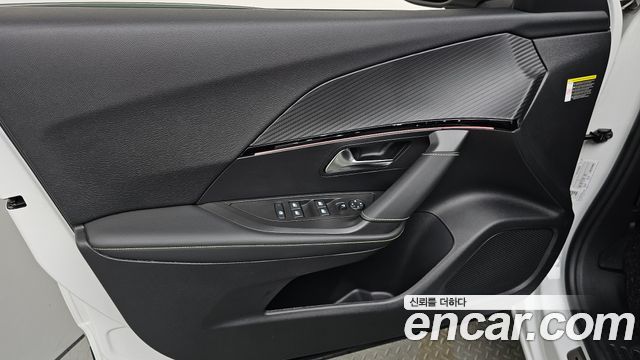 Peugeot e-2008 (II) EV GT 2023 — фото 24