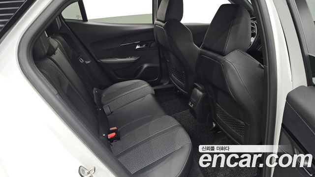 Peugeot e-2008 (II) EV GT 2023 — фото 26