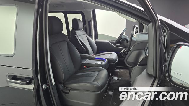Hyundai Staria 4WD Lounge 9-Seater Prestige 2025 — фото 11