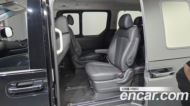 Hyundai Staria 4WD Lounge 9-Seater Prestige 2025 — фото 26