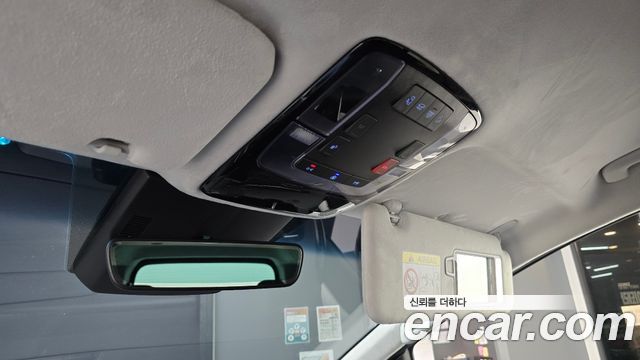 Hyundai Staria 4WD Lounge 9-Seater Prestige 2025 — фото 27