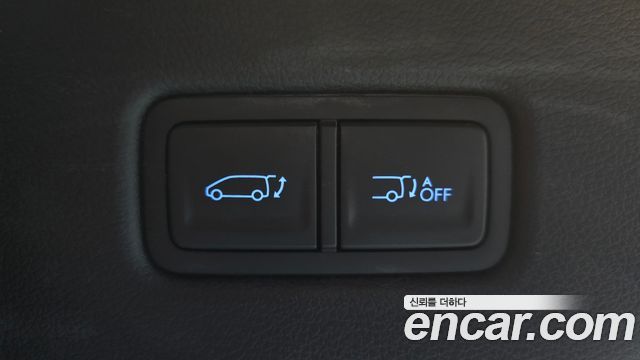 Hyundai Staria 4WD Lounge 9-Seater Prestige 2025 — фото 29