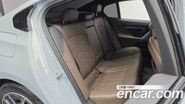 BMW 5 Series (G60) 520i Special Edition 2025 — фото 11