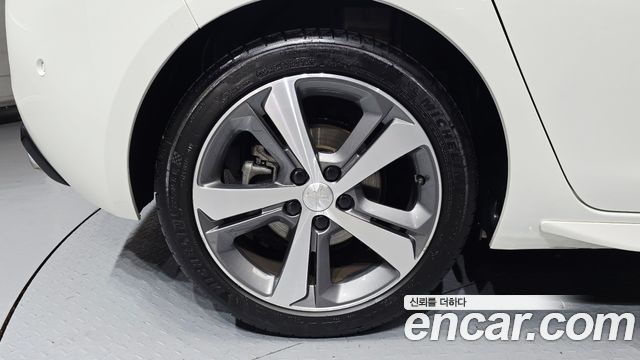 Peugeot 308 (II) 1.5 BlueHDi GT Line 2019 — фото 5