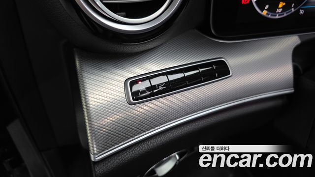 Mercedes-Benz E-Class (W213) E300 AMG Line 2019 — фото 16