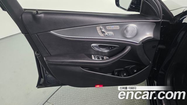 Mercedes-Benz E-Class (W213) E300 AMG Line 2019 — фото 24