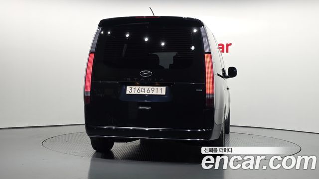 Hyundai Staria 4WD Lounge 9-Seater Inspiration 2022 — фото 4