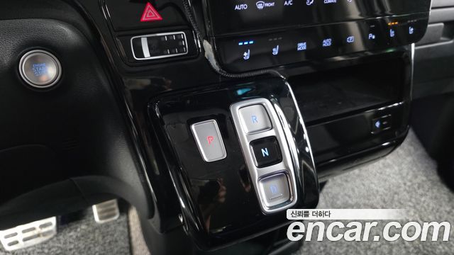 Hyundai Staria 4WD Lounge 9-Seater Inspiration 2022 — фото 9