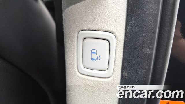 Hyundai Staria 4WD Lounge 9-Seater Inspiration 2022 — фото 19