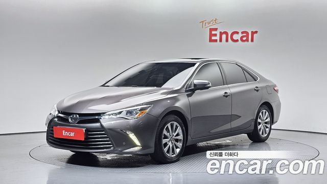 Toyota Camry 2.5 XLE 2017 — фото 1
