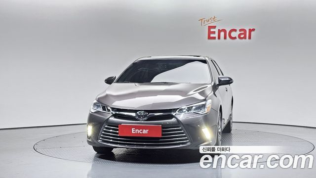 Toyota Camry 2.5 XLE 2017 — фото 3