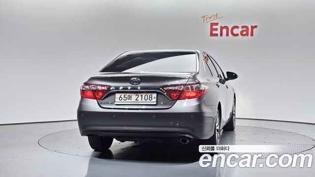 Toyota Camry 2.5 XLE 2017 — фото 4