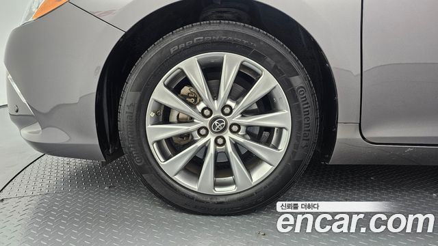 Toyota Camry 2.5 XLE 2017 — фото 5