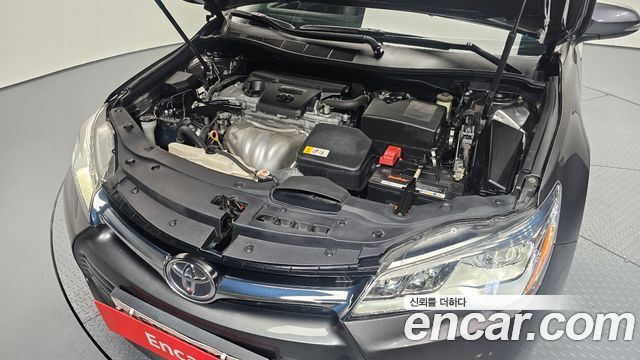 Toyota Camry 2.5 XLE 2017 — фото 6