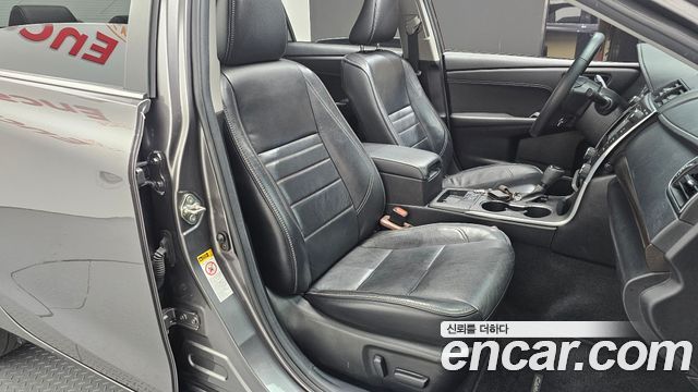 Toyota Camry 2.5 XLE 2017 — фото 12