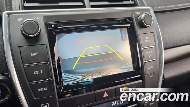 Toyota Camry 2.5 XLE 2017 — фото 15