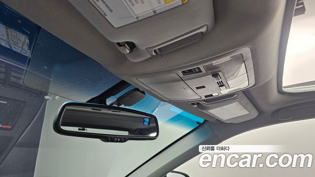 Toyota Camry 2.5 XLE 2017 — фото 17