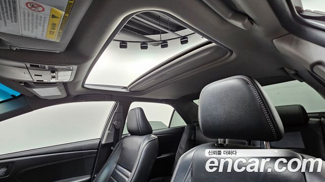 Toyota Camry 2.5 XLE 2017 — фото 19