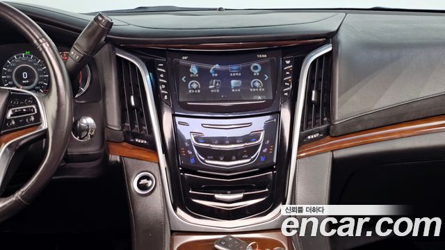 Cadillac Escalade 6.2 4th 2018 — фото 12