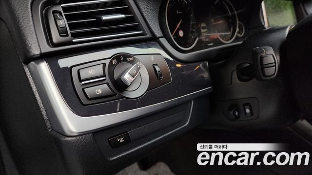 BMW 5 Series (F10) 520d xDrive M Aero Dynamic 2016 — фото 16