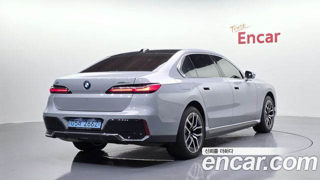 BMW i7 (G70) xDrive 60 M sport 2023 — фото 2