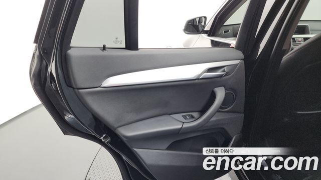 BMW X1 (F48) xDrive 20i Advantage 2020 — фото 25