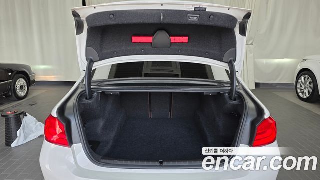BMW 5 Series (G30) 530i xDrive Luxury Plus 2020 — фото 17