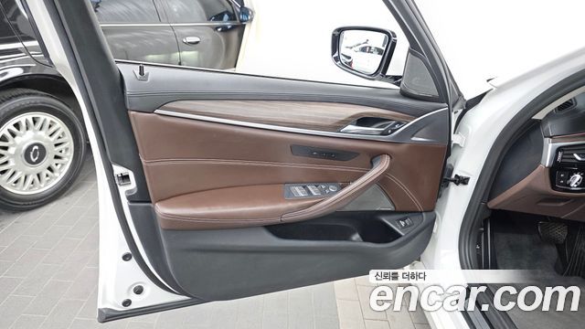 BMW 5 Series (G30) 530i xDrive Luxury Plus 2020 — фото 24
