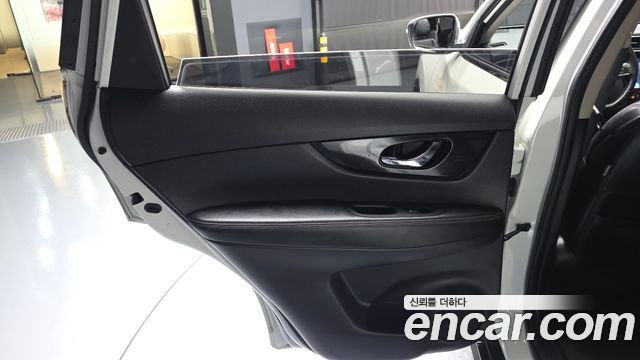 Nissan X-Trail 2.5 4WD 2018 — фото 25