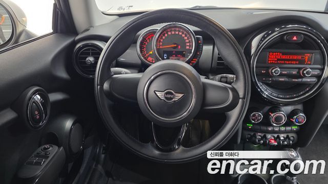 MINI Cooper Standard Third Generation 2015 — фото 13