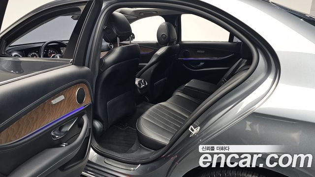 Mercedes-Benz E-Class (W213) E220d 4MATIC Exclusive 2019 — фото 11