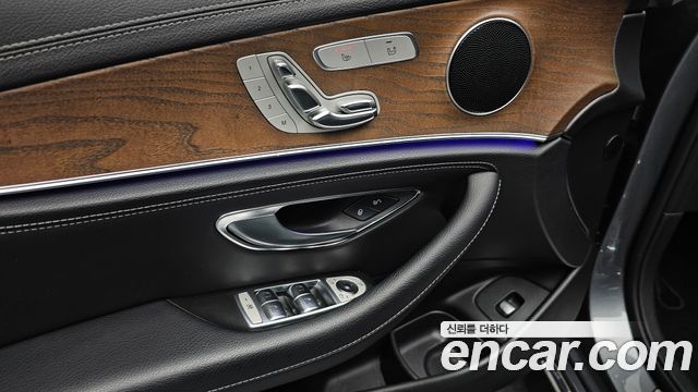 Mercedes-Benz E-Class (W213) E220d 4MATIC Exclusive 2019 — фото 17