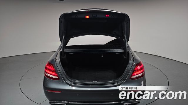 Mercedes-Benz E-Class (W213) E220d 4MATIC Exclusive 2019 — фото 34