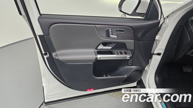 Mercedes-Benz EQB (X243) EQB300 4MATIC Electric Art 2024 — фото 24