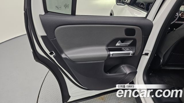 Mercedes-Benz EQB (X243) EQB300 4MATIC Electric Art 2024 — фото 25