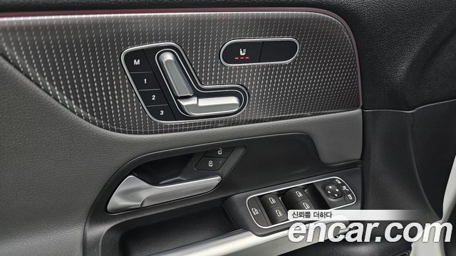 Mercedes-Benz EQB (X243) EQB300 4MATIC Electric Art 2024 — фото 30